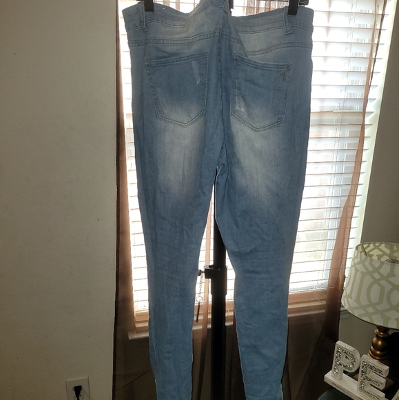 V.I.P. Ripped Jeans - Picture 2 of 2